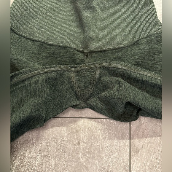 Alo Yoga AloSoft Lounge leggings Size XS Dark Green Heather EUC - Picture 8 of 8